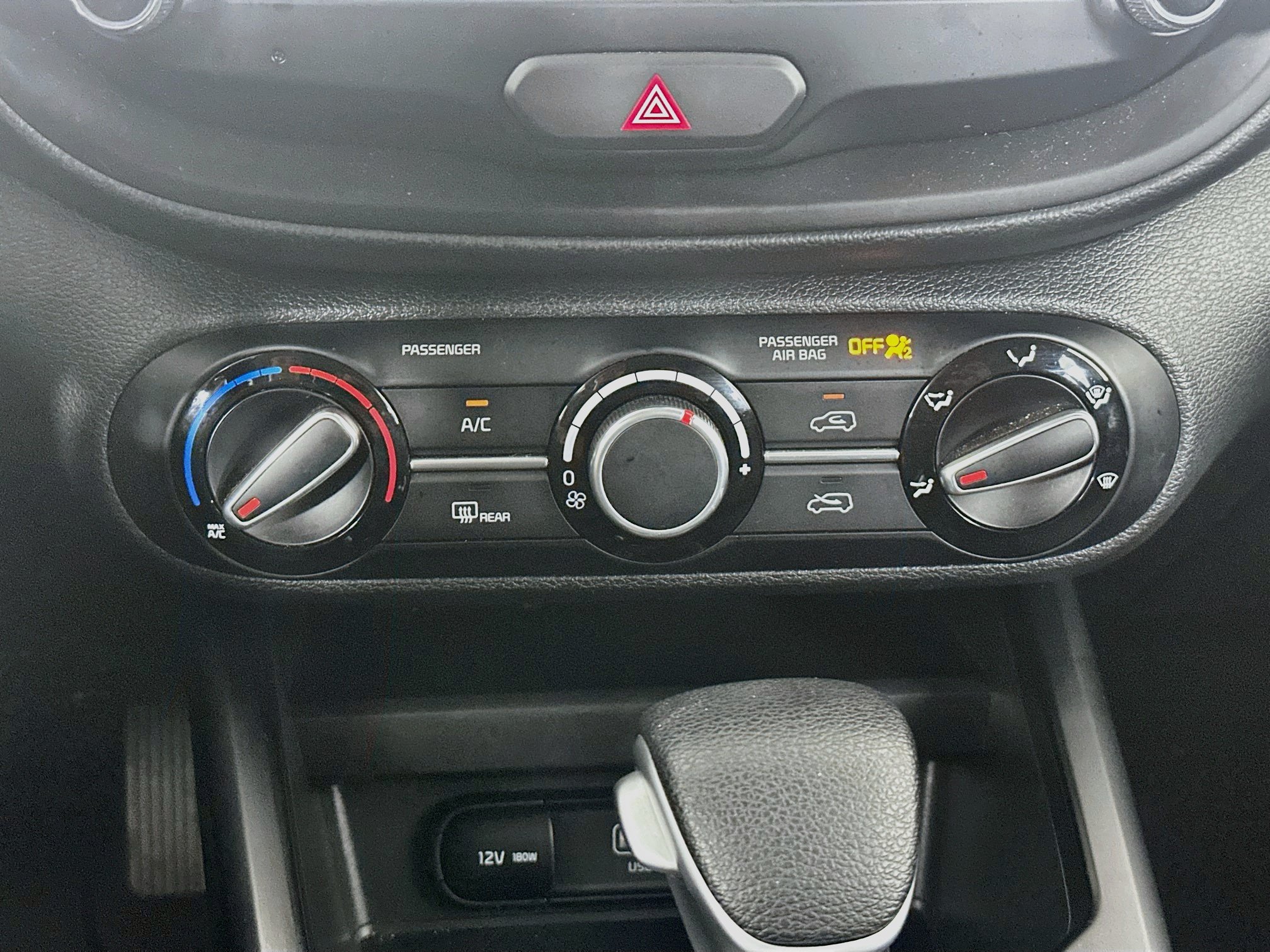 Used 2025 Kia Soul LX w/ LX Technology Package FWD image 23