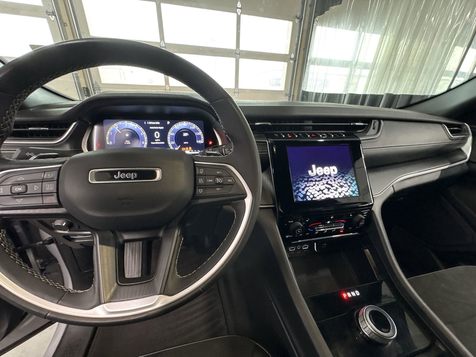 Used 2024 Jeep Grand Cherokee Altitude image 11