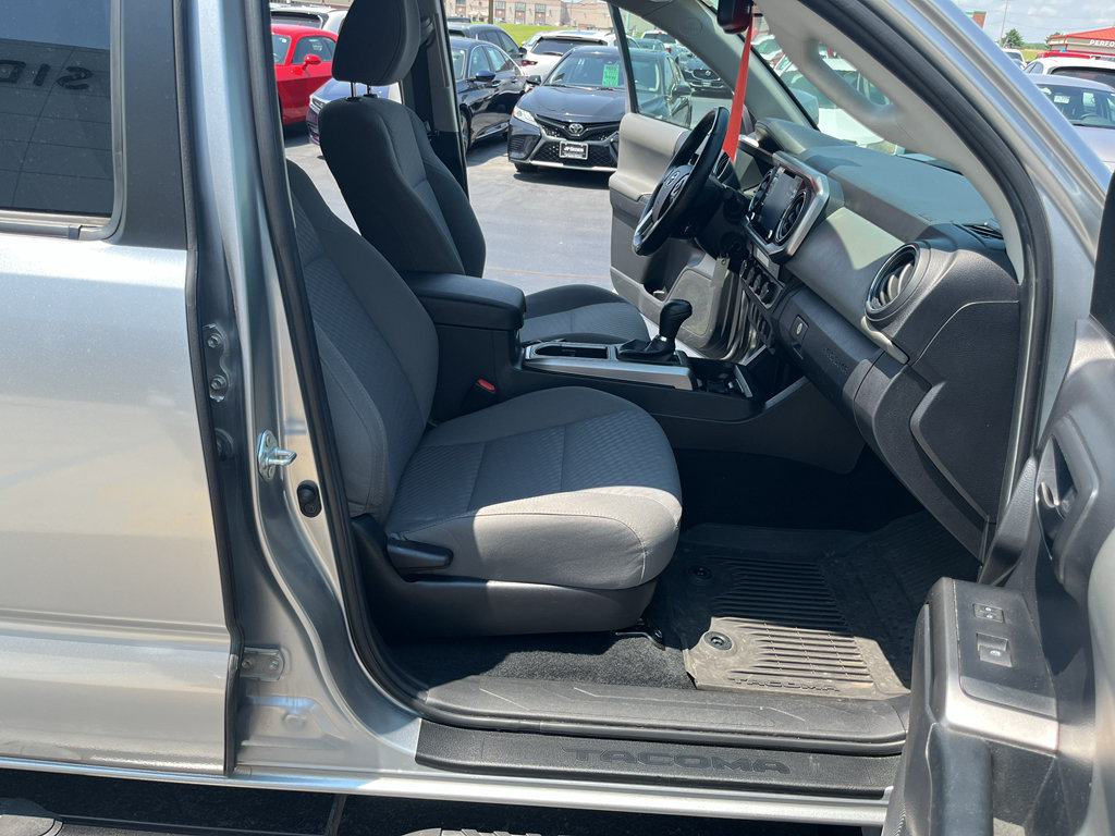 Used 2022 Toyota Tacoma SR5 AWD/4WD image 38