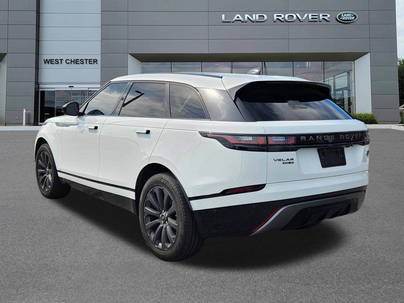 Used 2018 Land Rover Range Rover Velar R-Dynamic SE AWD/4WD image 3
