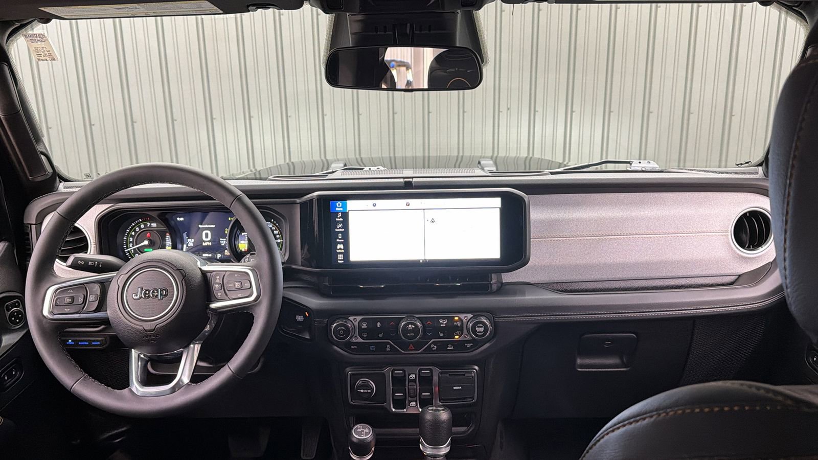 Used 2025 Jeep Wrangler Unlimited Sahara w/ Safety Group AWD/4WD image 33
