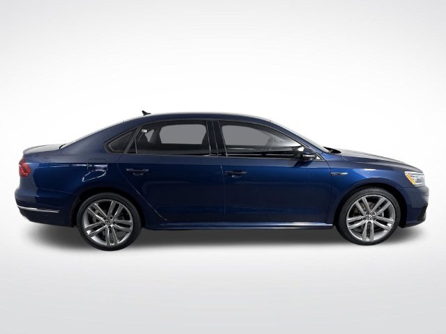 Used 2018 Volkswagen Passat 2.0T R-Line w/ R-Line Lighting Package FWD image 35