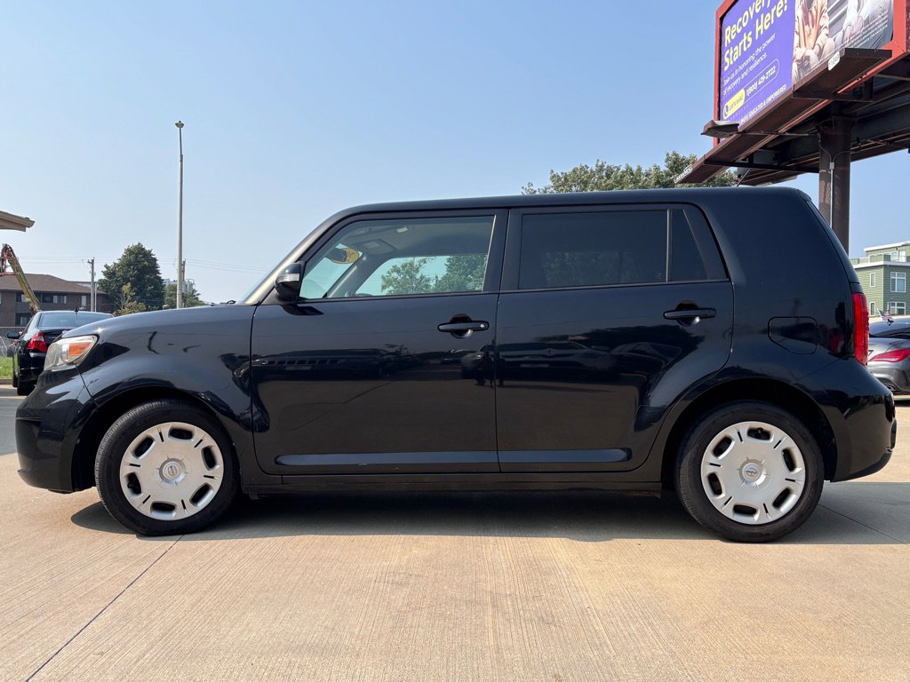 Used 2009 Scion xB image 2