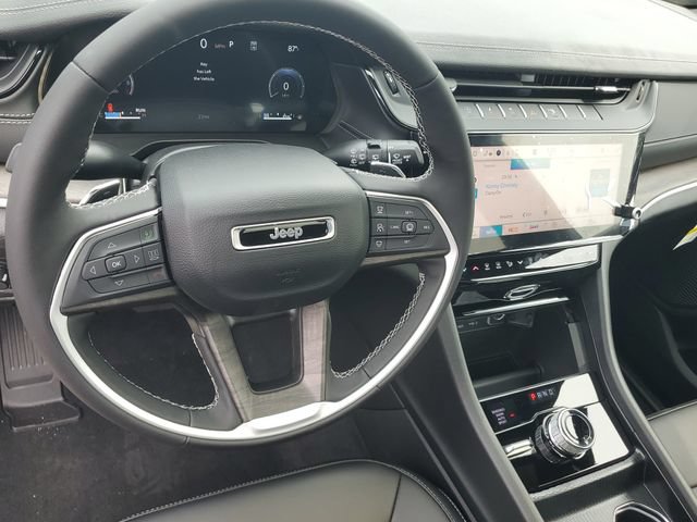 New 2026 Jeep Grand Cherokee L Limited w/ Limited Altitude Package AWD/4WD image 19