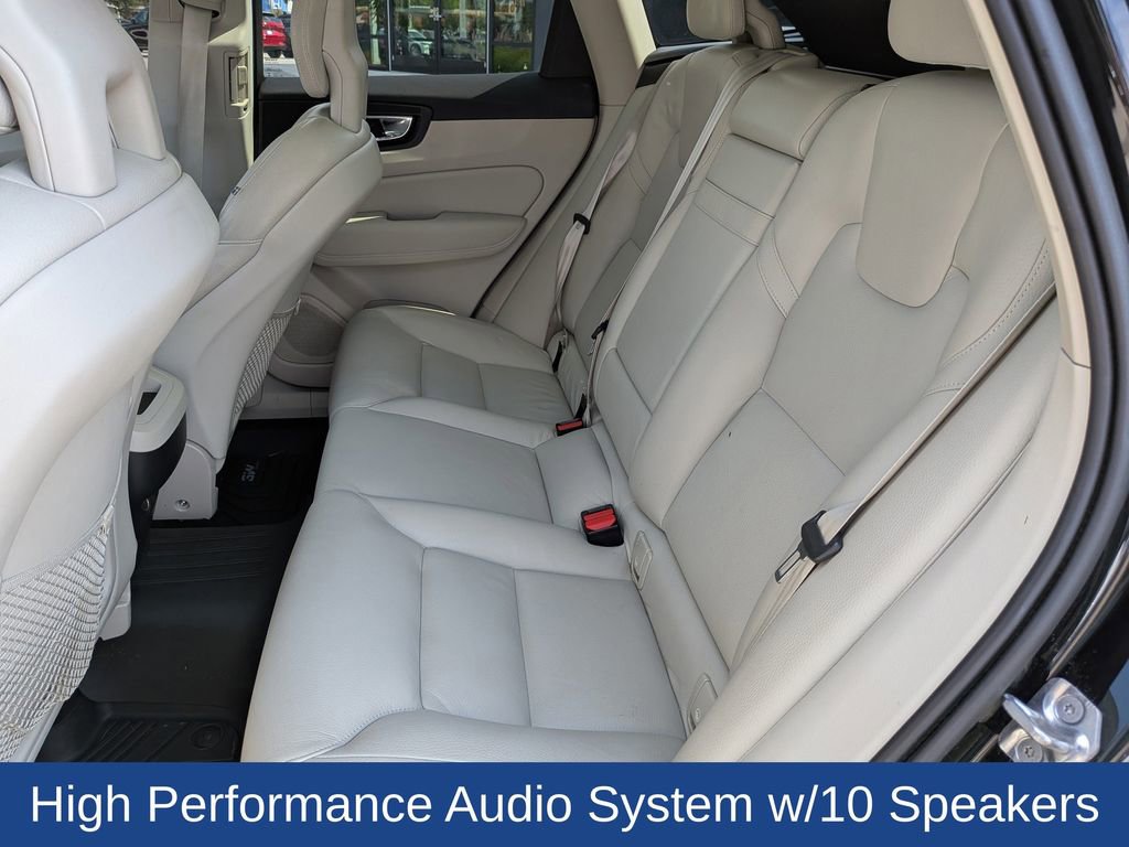 Used 2018 Volvo XC60 T5 Momentum w/ Vision Package image 17