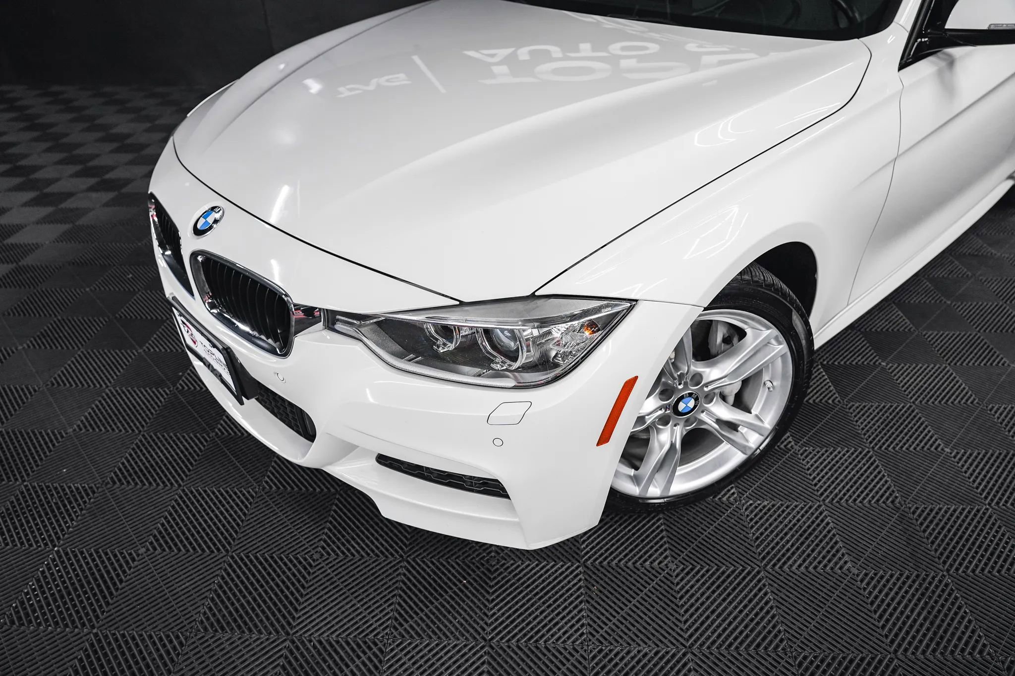 Used 2014 BMW 335i xDrive Sedan AWD/4WD image 3