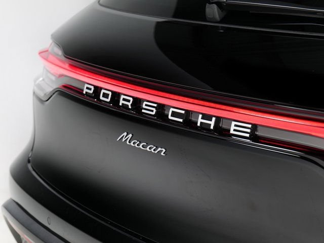 Certified 2026 Porsche Macan AWD/4WD image 33