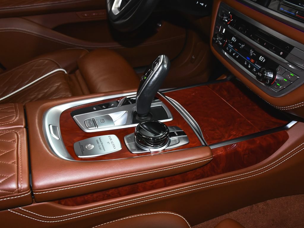 Used 2022 BMW ALPINA B7 xDrive w/ Luxury Rear Seating Package AWD/4WD image 91