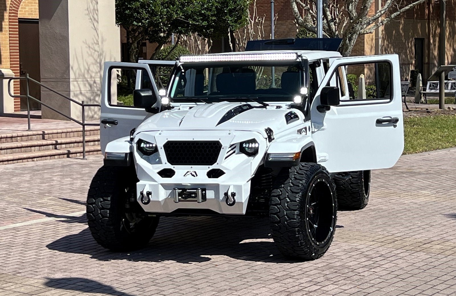 Used 2021 Jeep Wrangler Unlimited Sahara w/ Uconnect 4C Nav & Sound Group AWD/4WD image 4