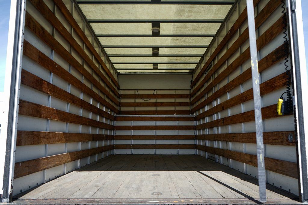 Used 2017 Ford F550 2WD Regular Cab Super Duty image 11