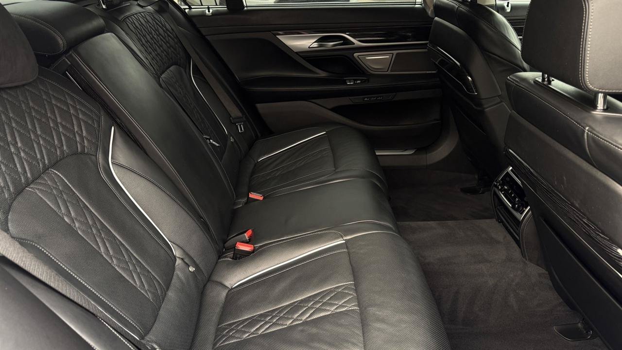 Used 2022 BMW 740i xDrive w/ Premium Package AWD/4WD image 37