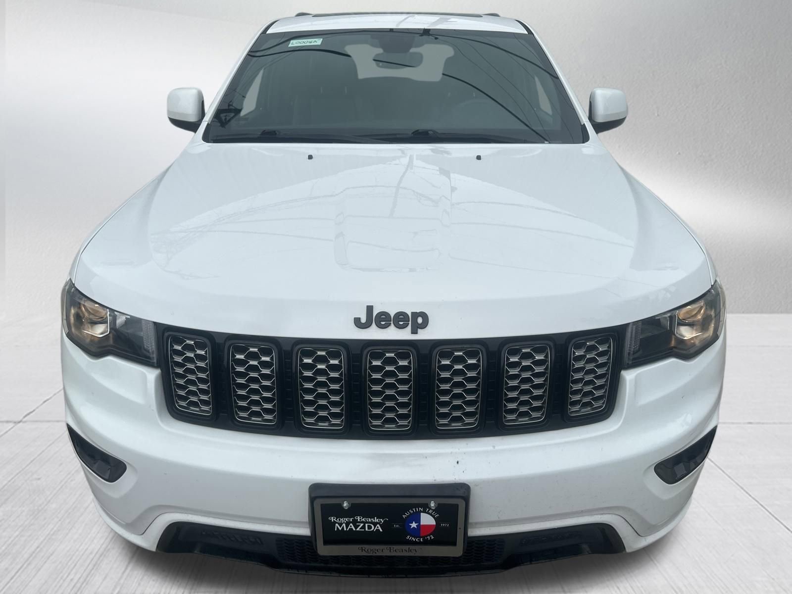 Used 2018 Jeep Grand Cherokee Altitude RWD image 2