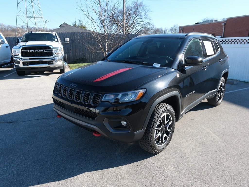 Used 2024 Jeep Compass Trailhawk image 11