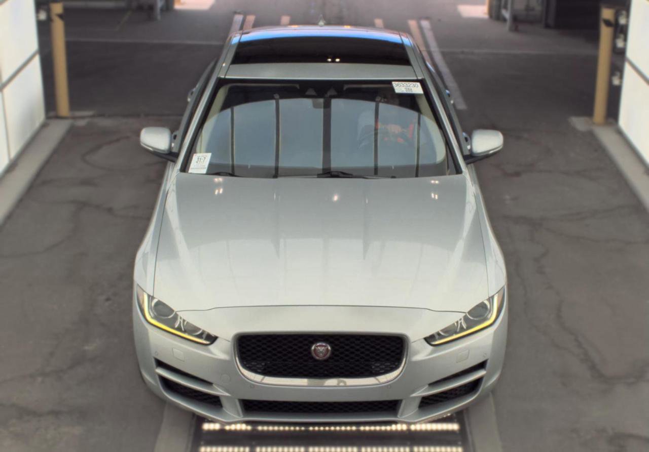 Used 2017 Jaguar XE Premium RWD image 2