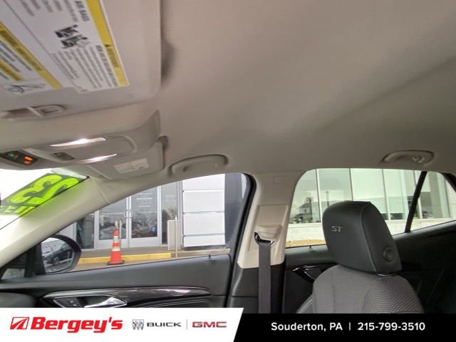 Certified 2023 Buick Envision Preferred w/ Sport Touring Package image 21