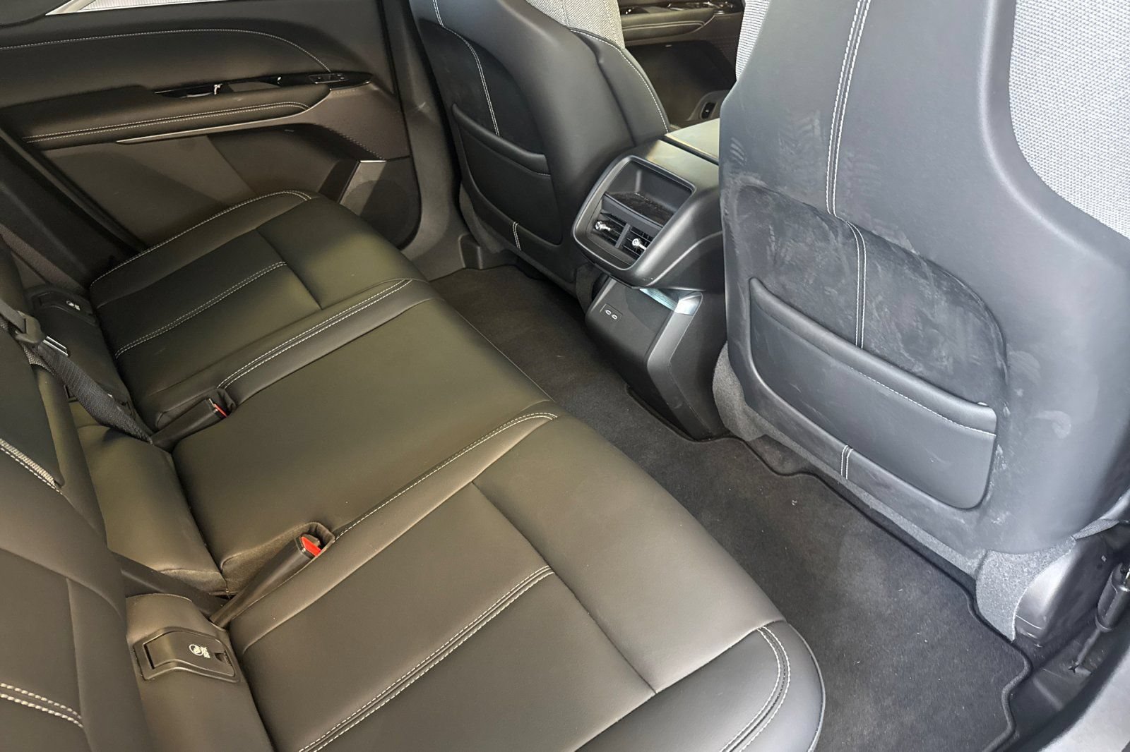 Certified 2024 Cadillac Lyriq Tech RWD image 17
