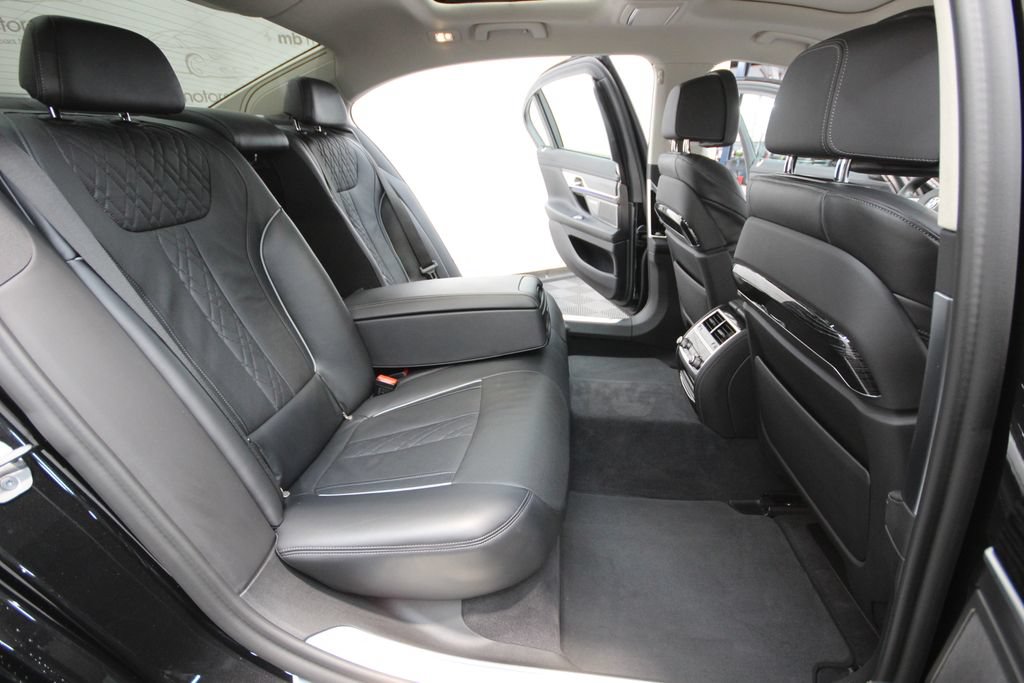 Used 2022 BMW 740i xDrive w/ Premium Package AWD/4WD image 41