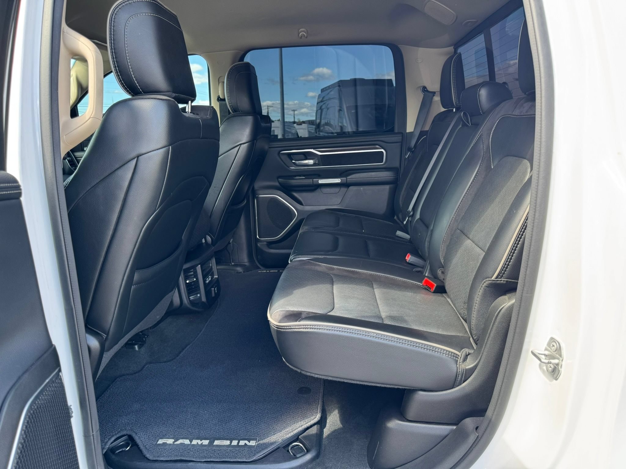Used 2021 RAM 1500 Laramie w/ Off Road Group AWD/4WD image 22