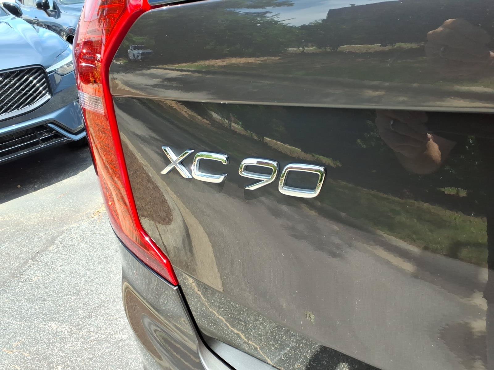 Certified 2024 Volvo XC90 T8 Plus w/ Protection Package Premier AWD/4WD image 5