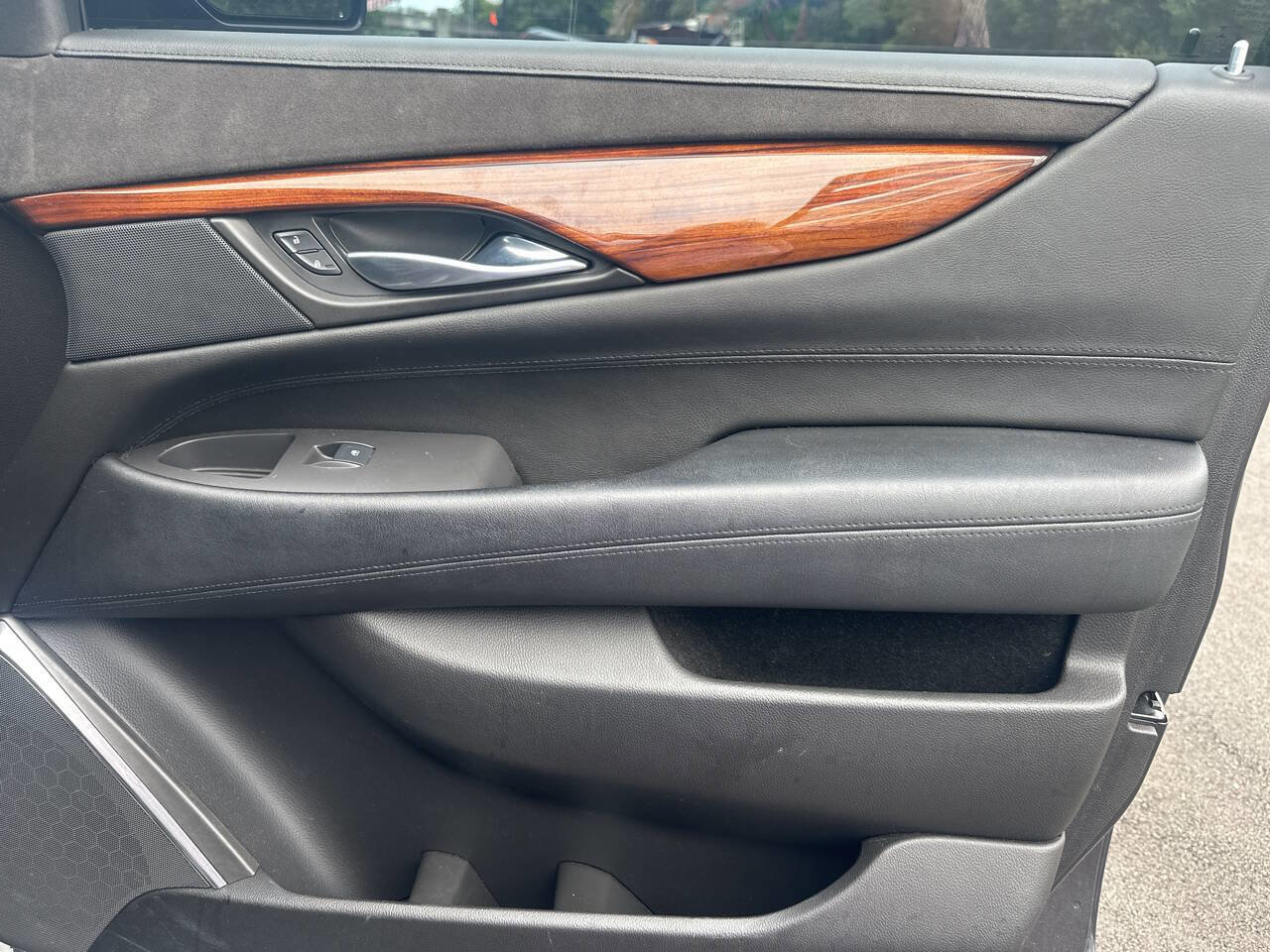 Used 2015 Cadillac Escalade ESV Luxury image 31