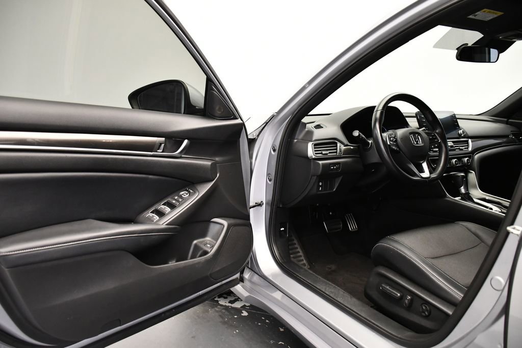 Used 2018 Honda Accord Sport image 33