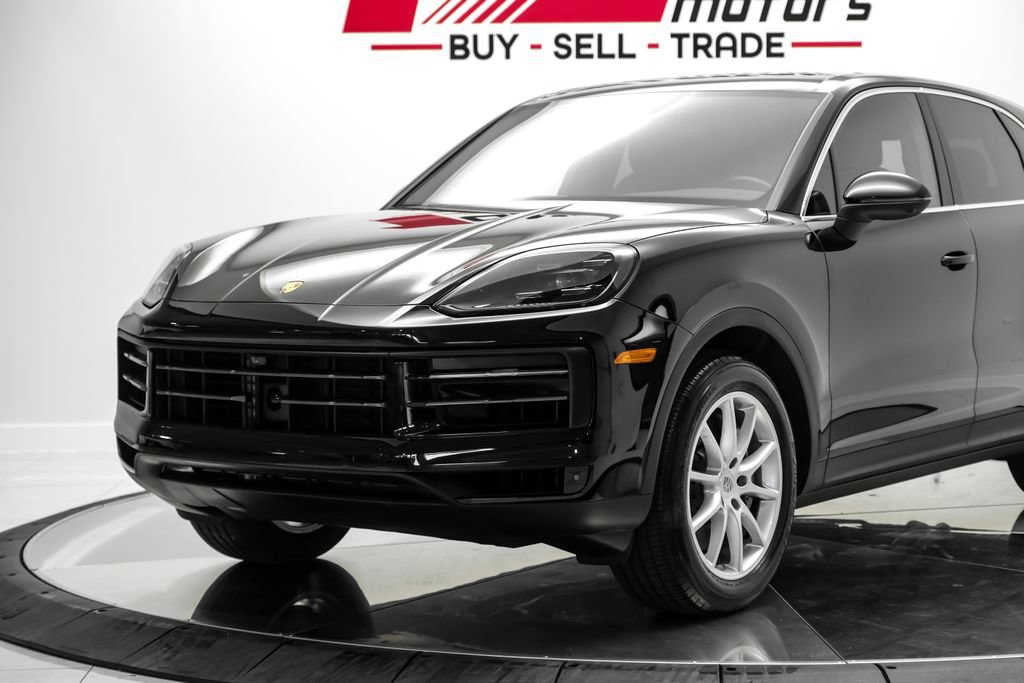 Used 2024 Porsche Cayenne AWD/4WD image 2