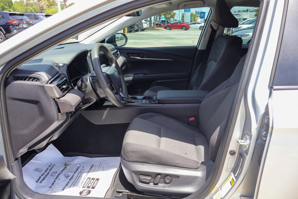 Used 2025 Toyota Camry LE w/ Convenience Package FWD image 8