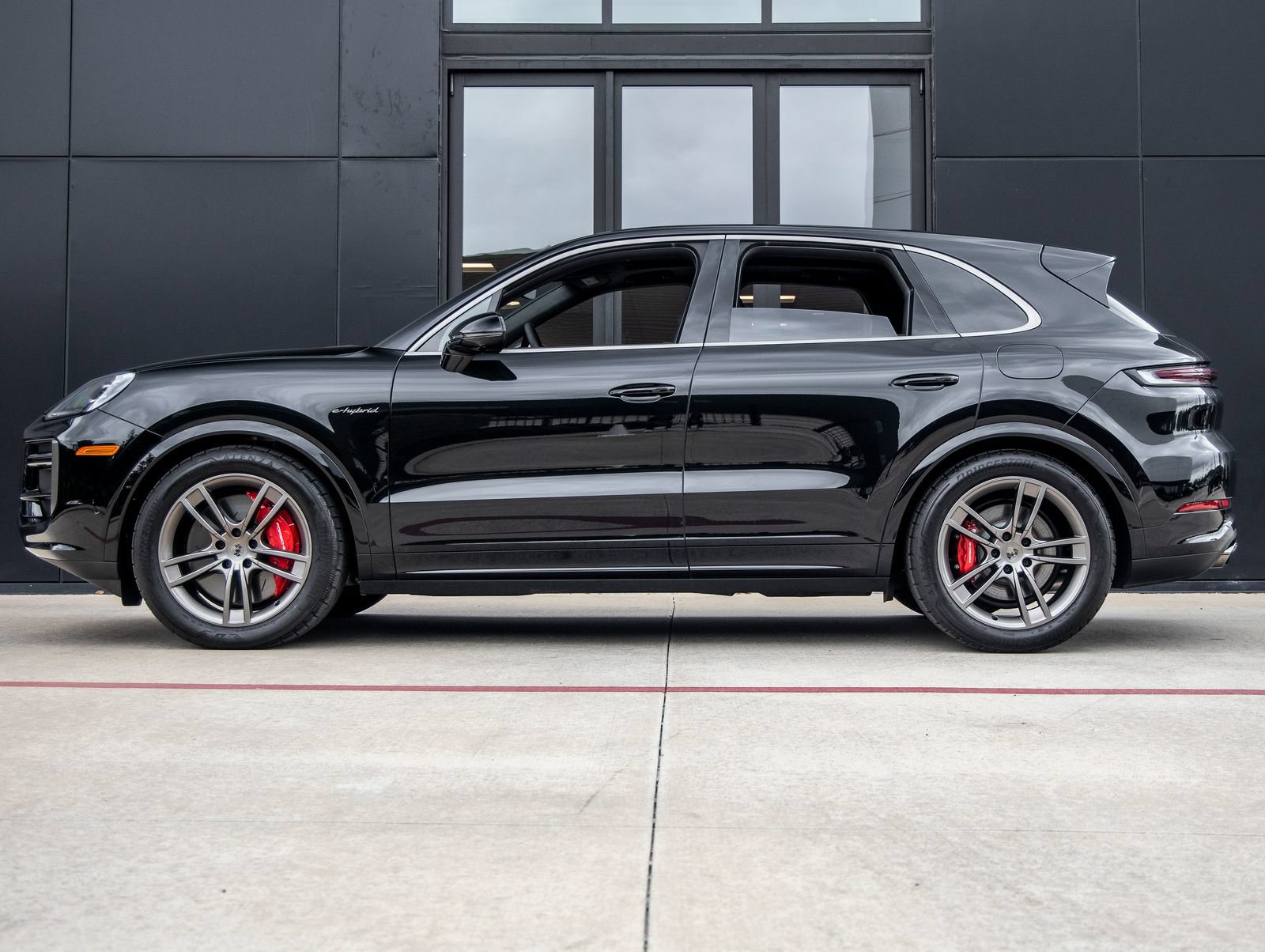 New 2025 Porsche Cayenne Turbo AWD/4WD image 2
