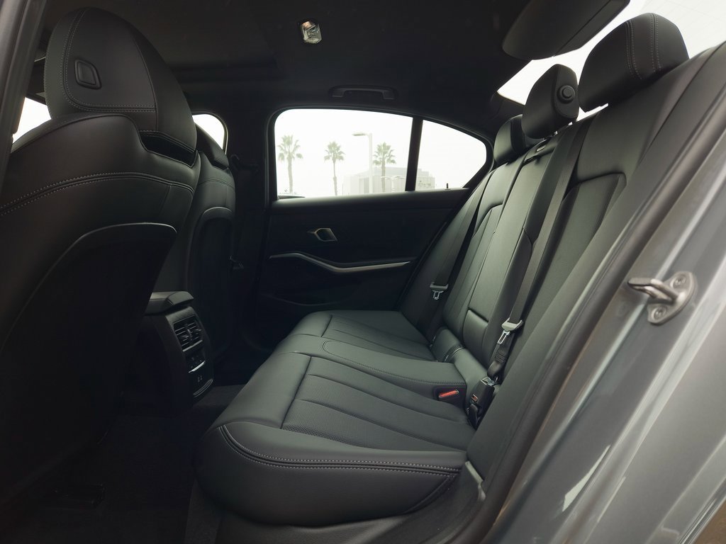 Used 2025 BMW 330i Sedan w/ Convenience Package image 21