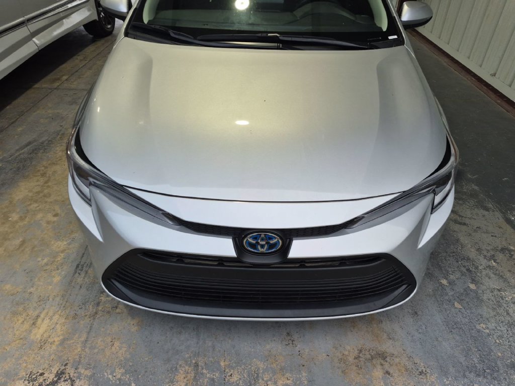 Used 2025 Toyota Corolla LE FWD image 2
