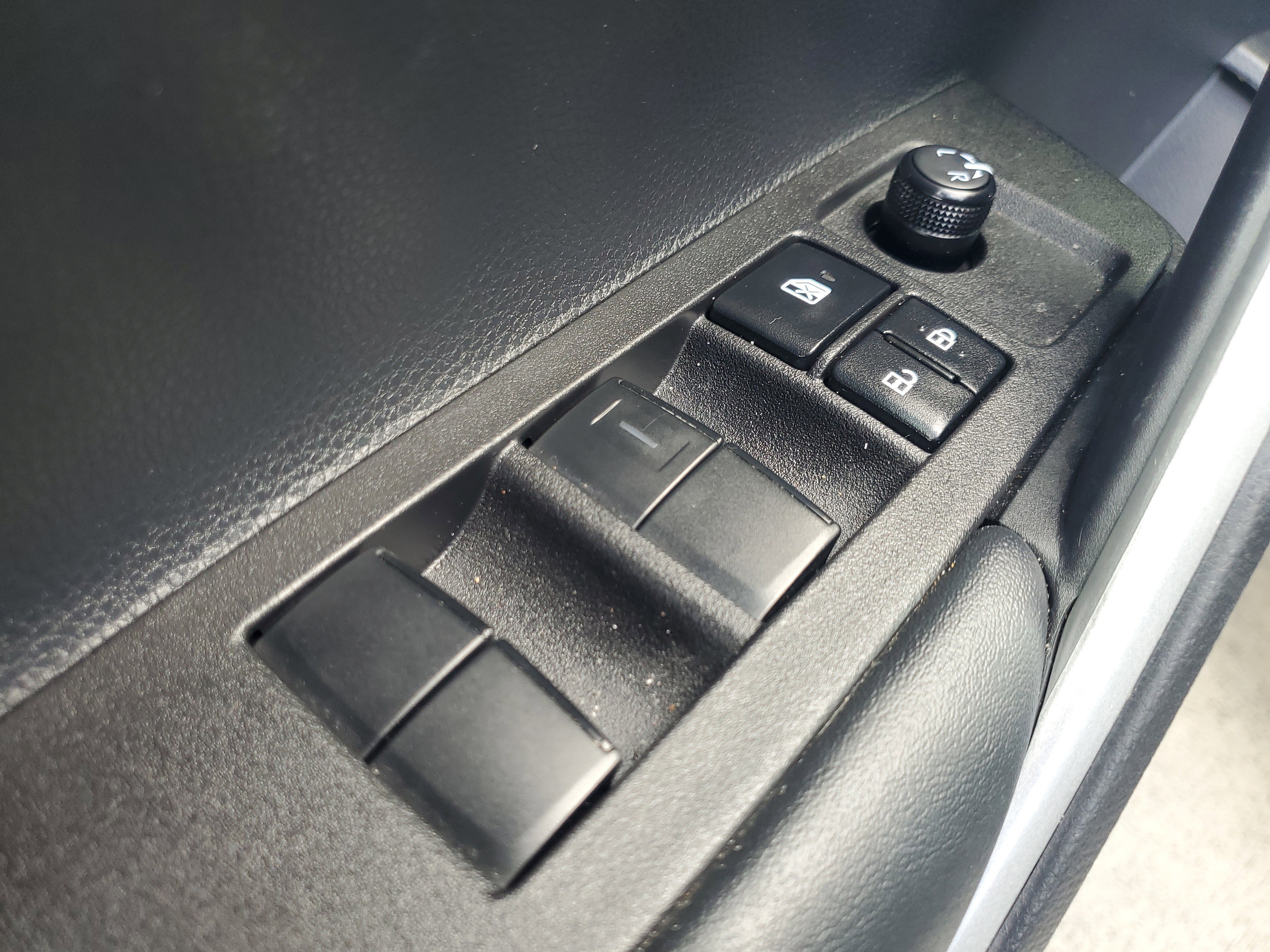 Certified 2025 Toyota Corolla Cross LE FWD image 19