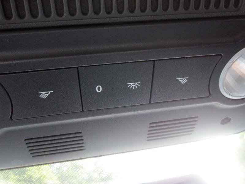 Used 2013 Volkswagen Eos Komfort FWD image 31