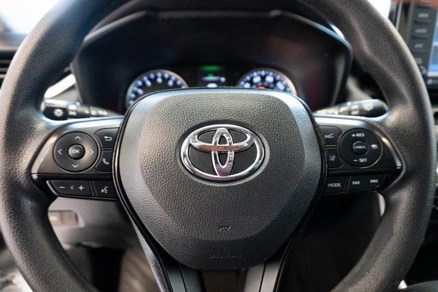 Used 2021 Toyota RAV4 XLE image 19