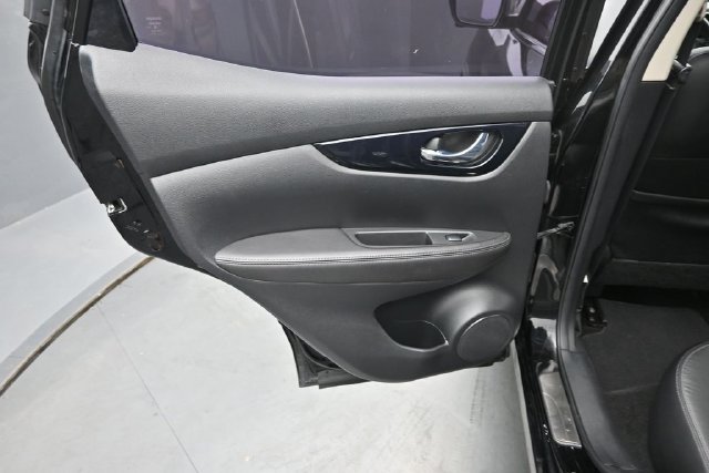 Used 2017 Nissan Rogue Sport SL w/ SL Premium Package AWD/4WD image 16