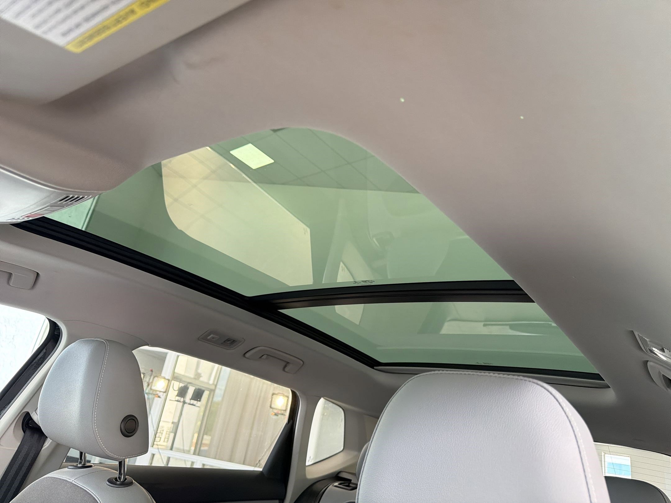 Used 2022 Volkswagen Taos SE w/ Panoramic Sunroof Package image 16