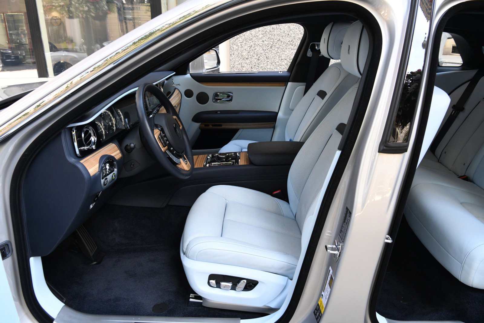 Used 2022 Rolls-Royce Ghost w/ Ghost Package image 10