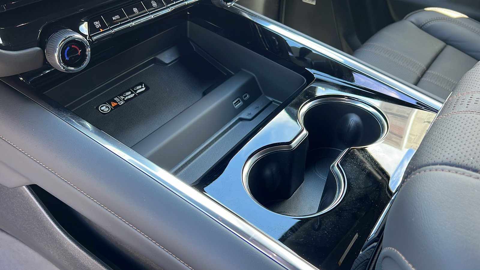 New 2025 Chevrolet Suburban High Country image 25