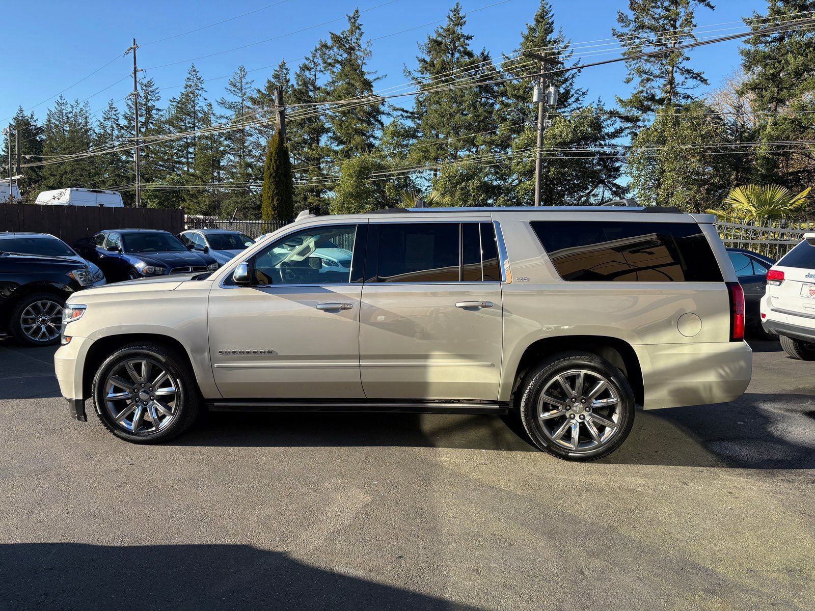 Used 2015 Chevrolet Suburban LTZ image 4