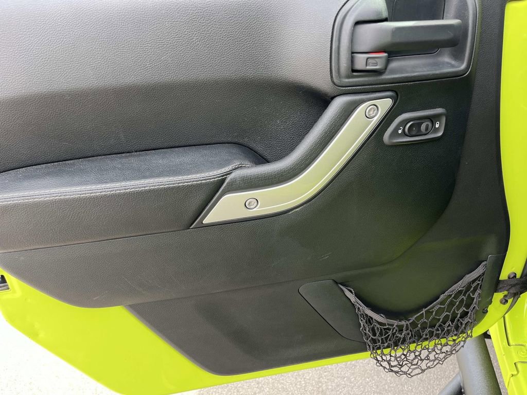 Used 2016 Jeep Wrangler Unlimited Rubicon image 24