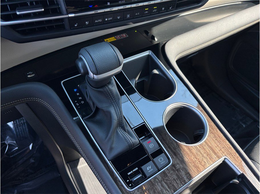 Used 2025 Toyota Sienna Platinum AWD/4WD image 40