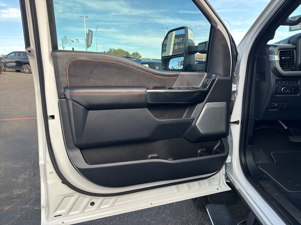 Used 2023 Ford F350 Platinum w/ FX4 Off-Road Package AWD/4WD image 11