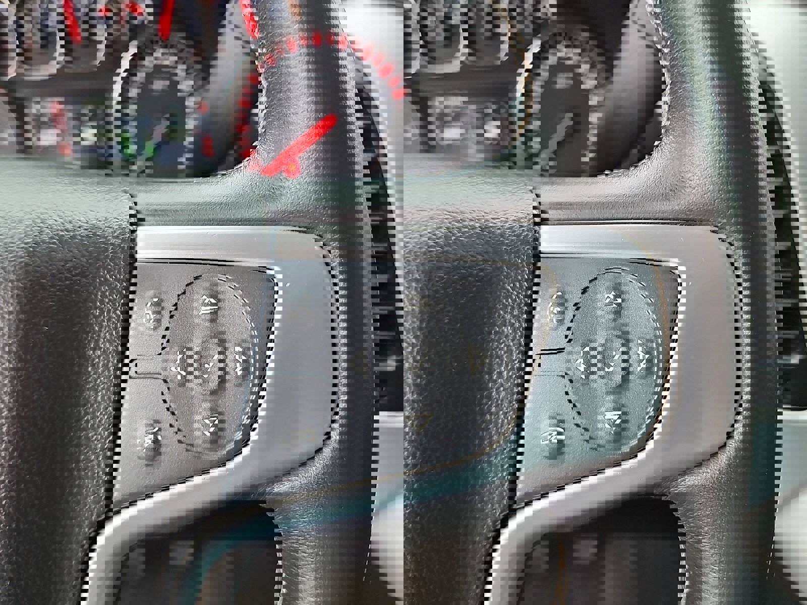 Used 2016 GMC Yukon SLT image 17