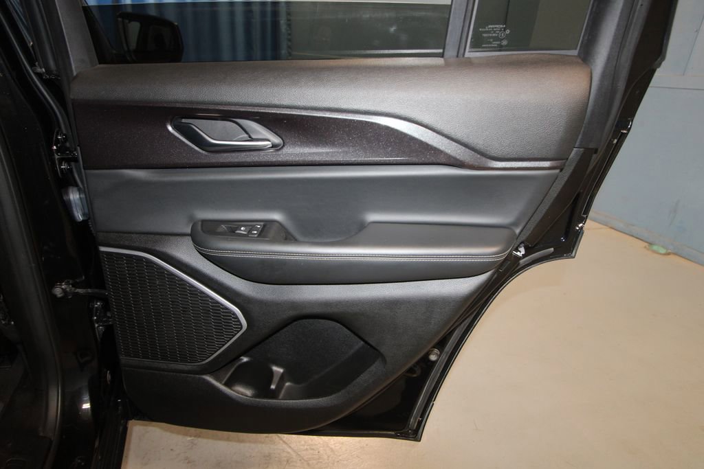 Used 2022 Jeep Grand Cherokee Laredo w/ Luxury Tech Group I image 25