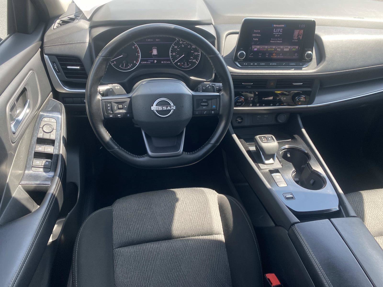 Used 2025 Nissan Rogue SV FWD image 19