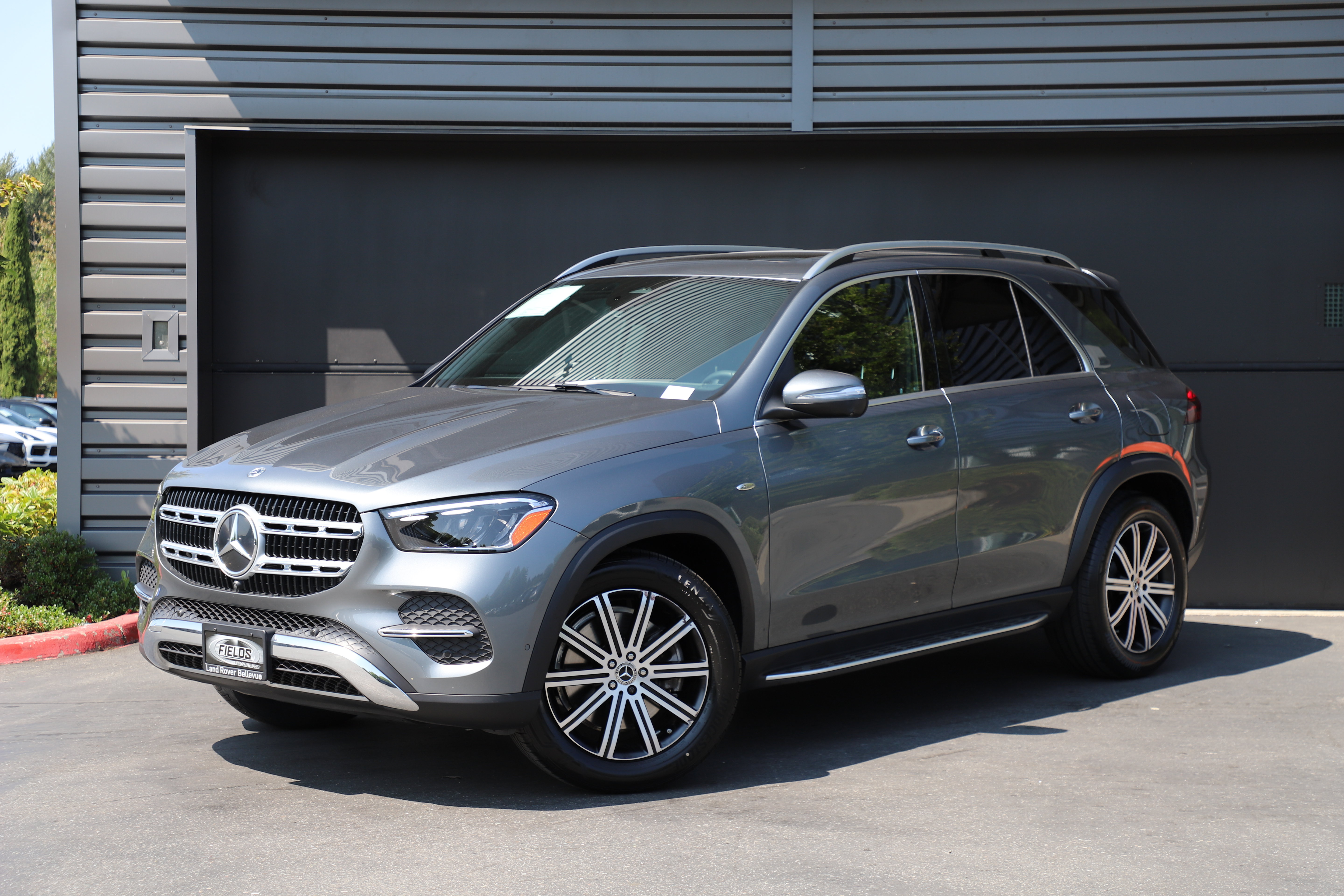 Used 2025 Mercedes-Benz GLE 450e 4MATIC image 1