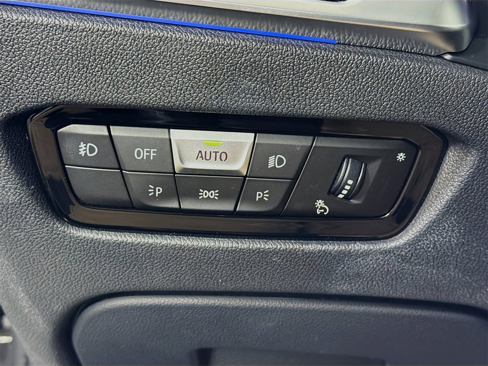 Used 2019 BMW 330i xDrive Sedan w/ M Sport Package image 11