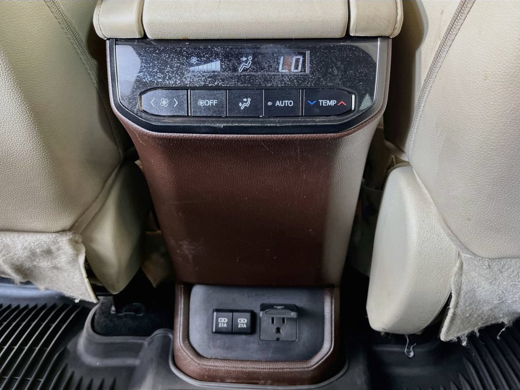 Used 2020 Toyota Highlander Limited FWD image 34