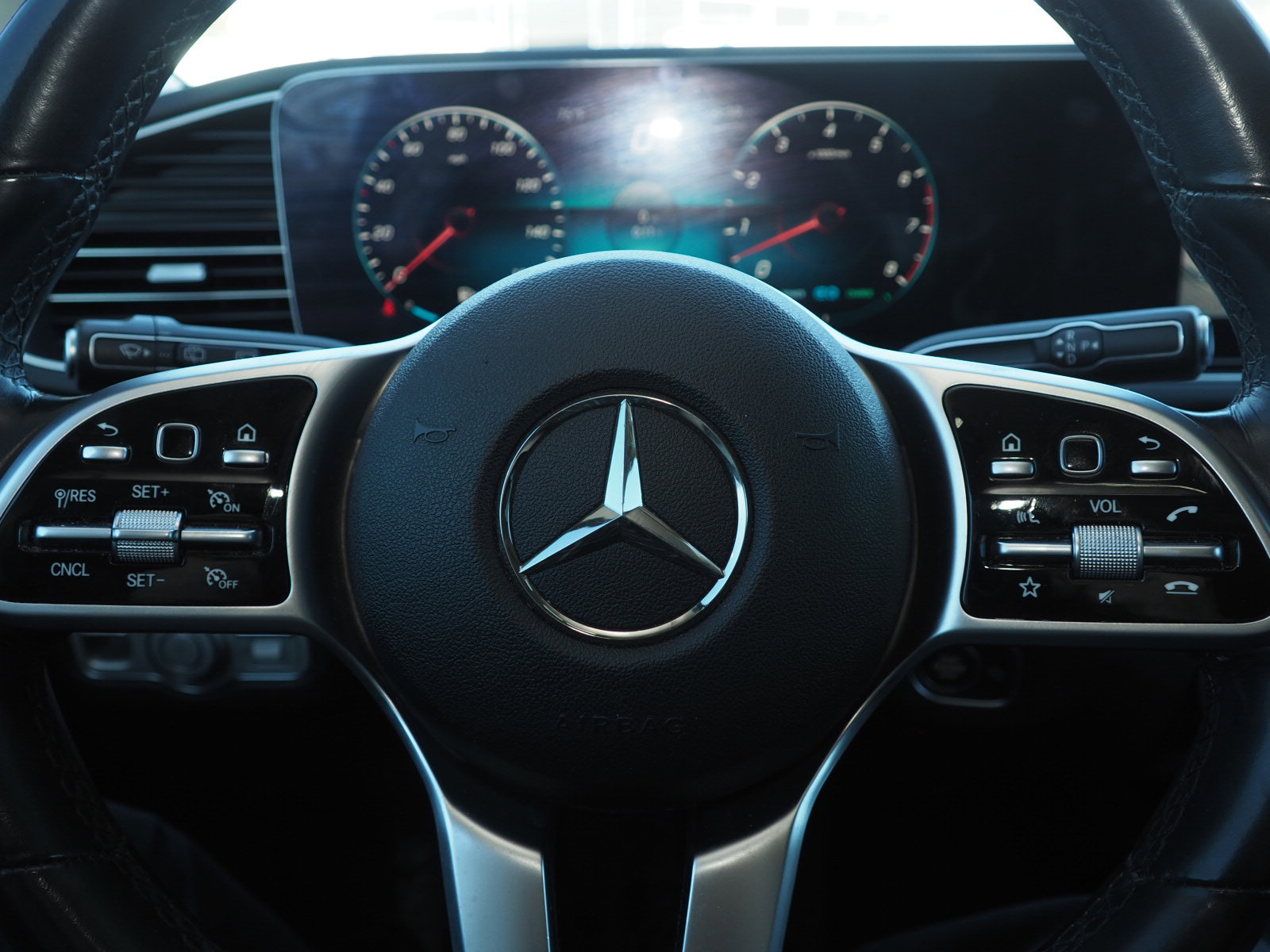 Used 2020 Mercedes-Benz GLE 450 4MATIC w/ Premium Package image 25