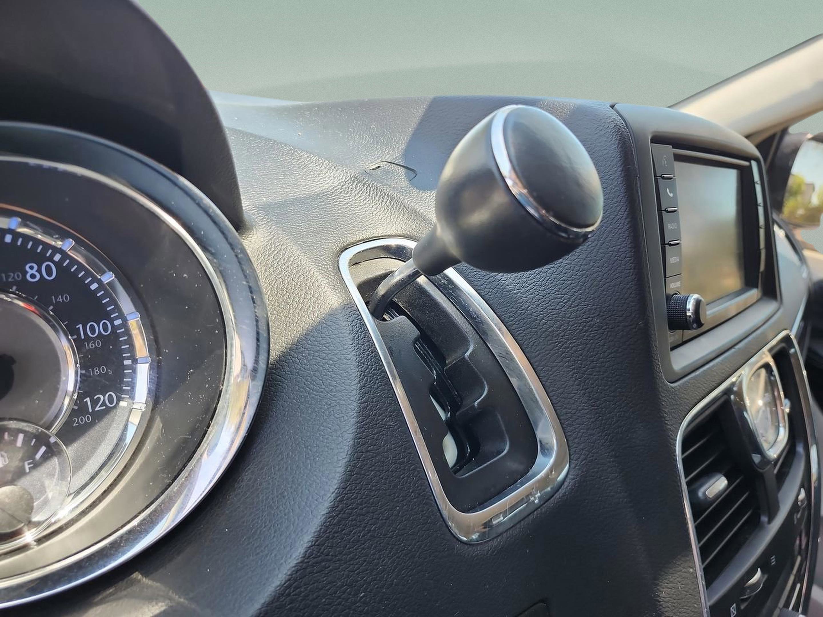 Used 2015 Chrysler Town & Country Touring w/ Driver Convenience Group FWD image 13