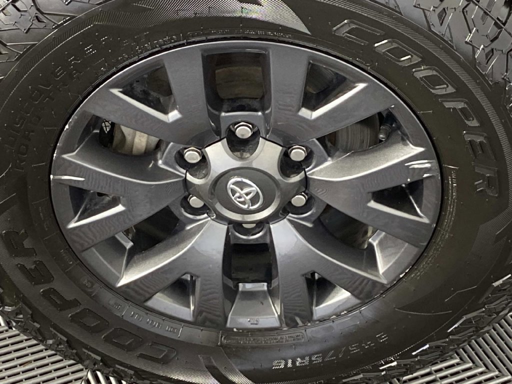 Used 2022 Toyota Tacoma SR5 AWD/4WD image 29